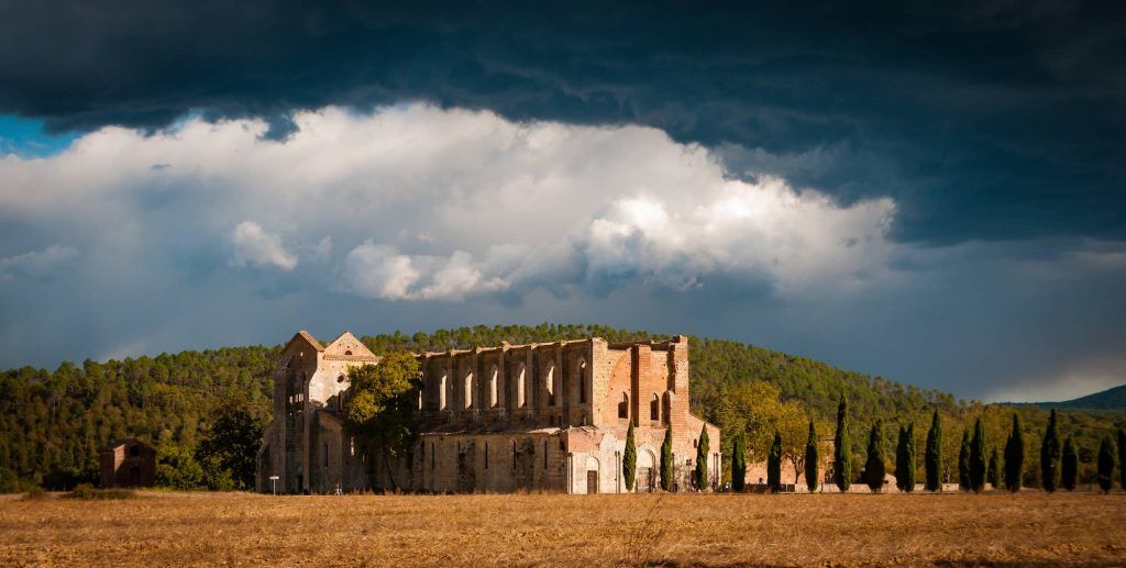 Cosa vedere all’Abbazia di San Galgano: guida tra storia, arte e mistero
