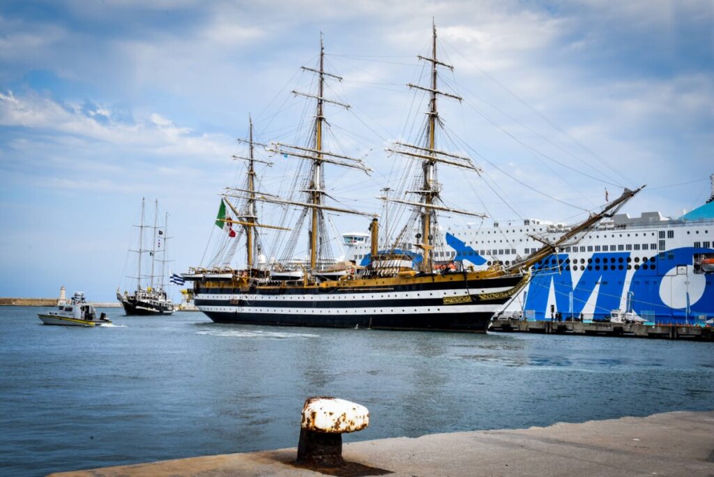 Visitare la Vespucci a Livorno: un’esperienza a bordo della nave più bella del mondo